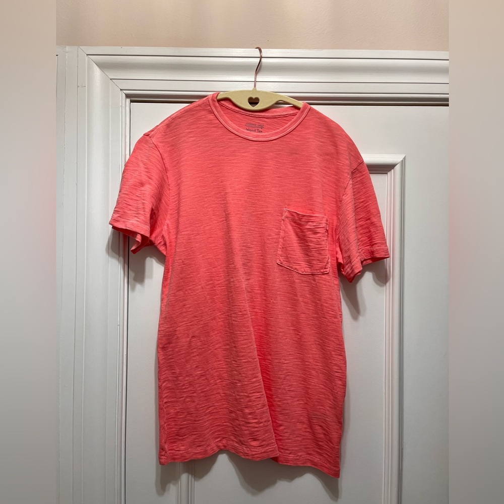Never Worn (S) Vineyard Vines Men's Coral Island Tee